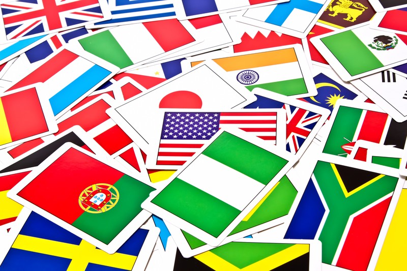 世界各国の国旗カード：国際分散投資のイメージ